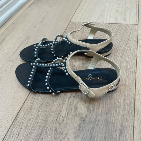 Authentic Chanel Leather Pearl Embellished Strappy Flat Sandals Size EU 37.5 - Picture 8 of 10